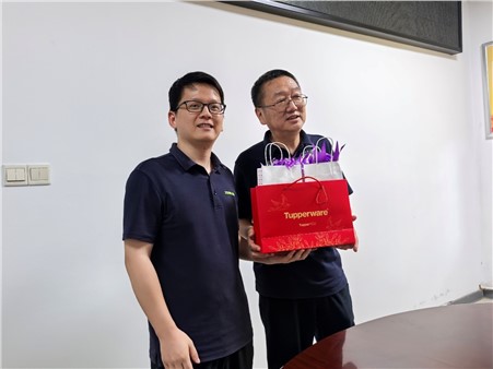 致敬韶華，感恩同行 